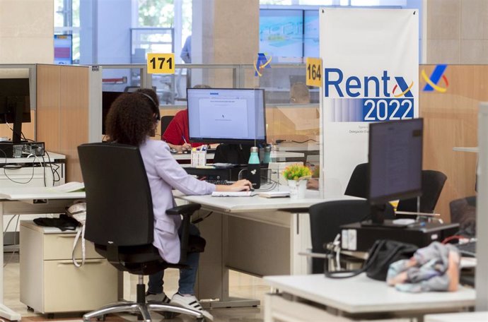 Interior de las oficinas de la Administración de la Agencia Tributaria de Madrid-Guzmán el Bueno, a 25 de mayo de 2023, en Madrid (España). 