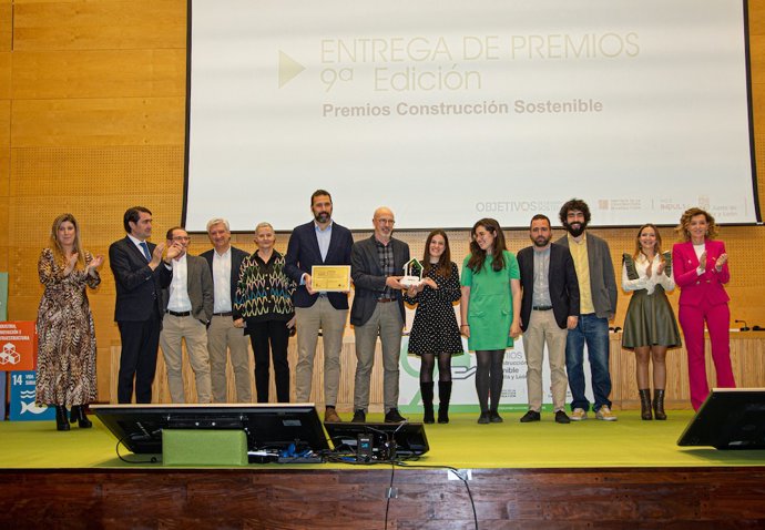 Foto de familia de los Premios de Construcción Sostenible de CyL en su novena edición.