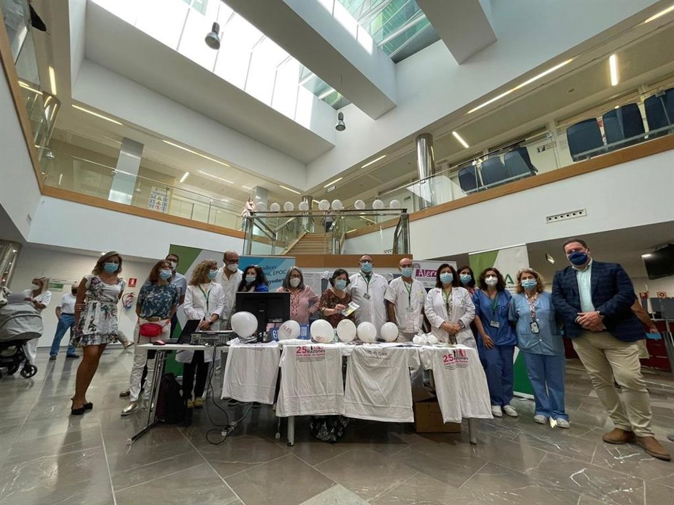 El Hospital Clínico organiza talleres grupales para ayudar a usuarios y profesionales a dejar de fumar