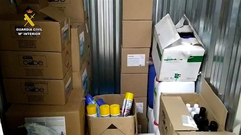 Almacenamiento de productos químicos en un almacén en Las Palmas de Gran Canaria