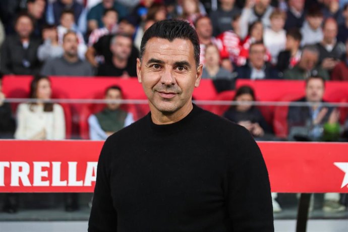 Archivo - Miguel Angel Sanchez "Michel", head coach of Girona FC looks on during the spanish league, La Liga Santander, football match played between Girona FC and Real Madrid at Montilivi stadium on April 25, 2023, in Girona, Spain.