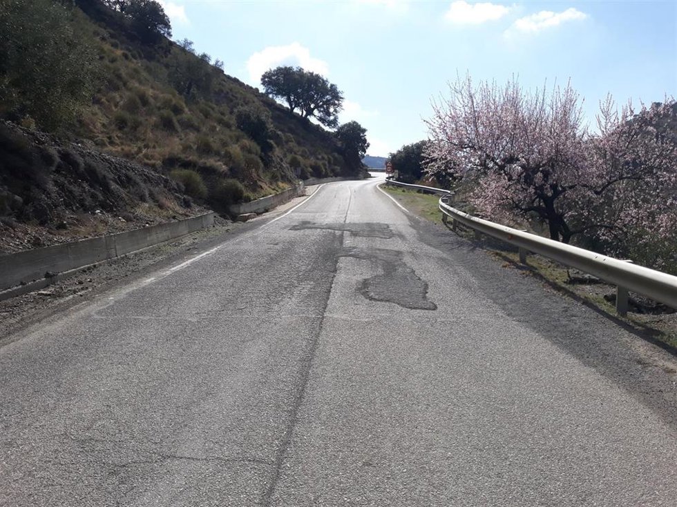 Vista de la carretera MA-4107 (Sedella-Salares).