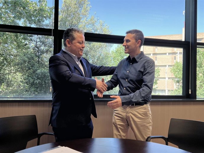 El director general de Grupo Trevenque, José Fernando López Navarro, y el gerente de Parity Soluciones Informática, Flavio Álvarez Pérez.