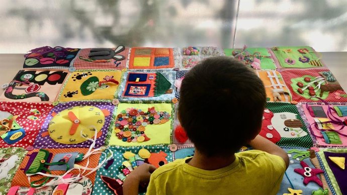 Archivo - Expertos de Vithas afirman que al rehabilitación emocional de las personas con autismo mejora su integración social