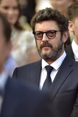 El actor Manolo Solo posa en la alfombra roja de la película ‘Cerrar los ojos’, en el Festival de Cine de Cannes, a 20 de mayo de 2023, en Cannes, Región de Provenza-Alpes-Costa Azul (Francia). 