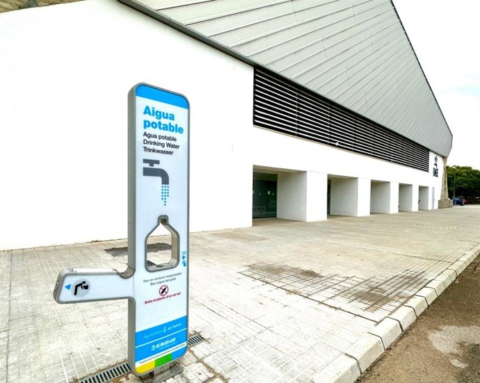 Nueva fuente de agua potable filtrada en la fachada de Son Moix