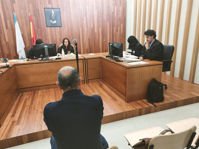 Juicio contra un acusado de revelación de secretos por remitir supuestamente un presupuesto de la empresa en la que había trabajado a otra compañía de la competencia.