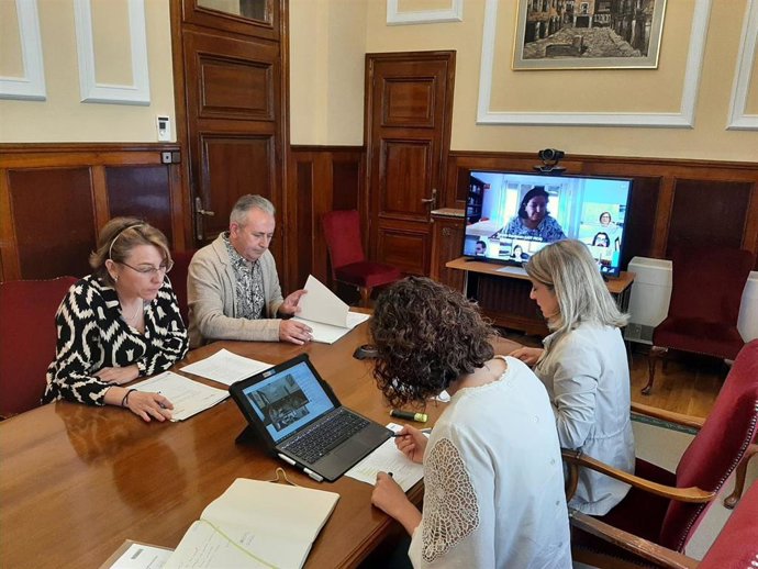 Reunión sobre el Plan Especial de Empleo en Huesca.