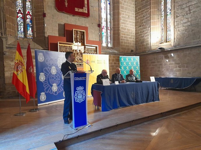 Imagen de la mesa presidencial de la III edición de las Jornadas de la Seguridad Privada, organizadas por la Delegación del Gobierno en Navarra