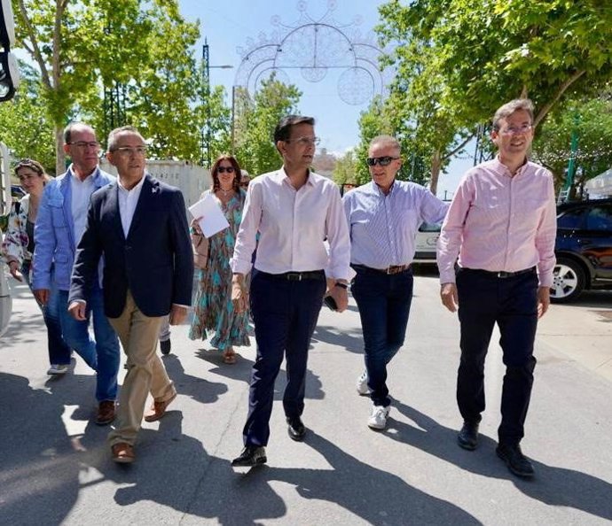 Visita del alcalde de Granada en funciones, Francisco Cuenca, al recinto ferial.