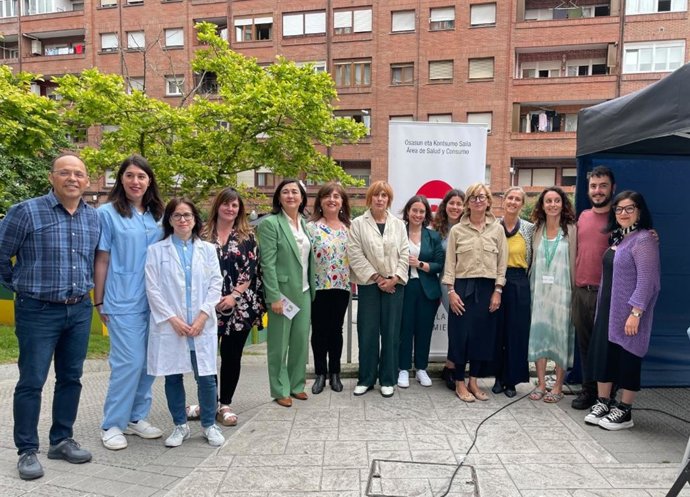 Yolanda Díez presenta en Zorroza la experiencia piloto que se va a desarrollar en este barrio para fomentar la prevención en el consumo de tabaco.