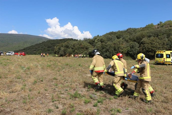 Bomberos interviniendo durante el simulacro