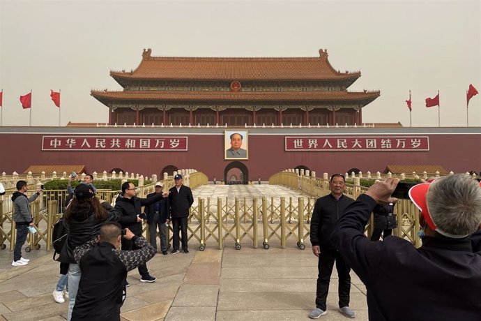 Archivo - Imagen de archivo de la plaza de Tiananmen en Pekín.