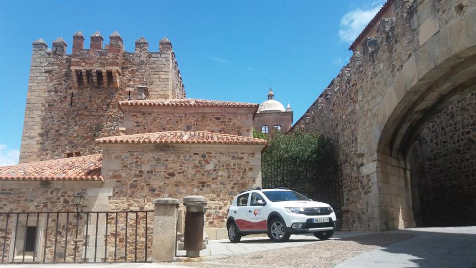 Los turistas que visitan Cáceres durante el fin de semana del 2 al 4 de junio podrán degustar Torta del Casar además de recibir información sobre este producto con Denominación de Origen Protegida.