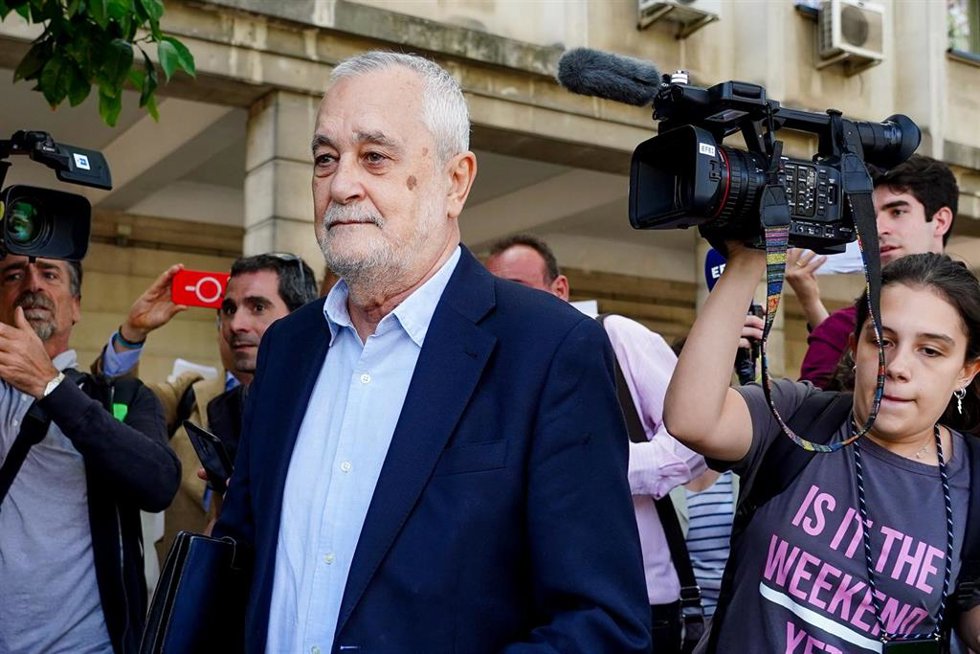 El expresidente de la Junta de Andalucía, José Antonio Grinán saliendo de los juzgados