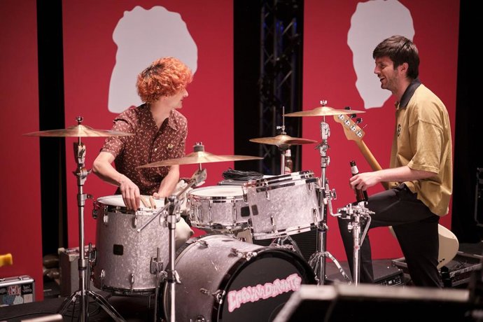 Carolina Durante versiona el mítico tema de Amaral 'Marta, Sebas, Guille y los demás'
