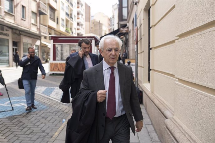 O avogado de Manuel Baltar, Juan Ramón Montero, á súa chegada ao Xulgado do Penal de Zamora.