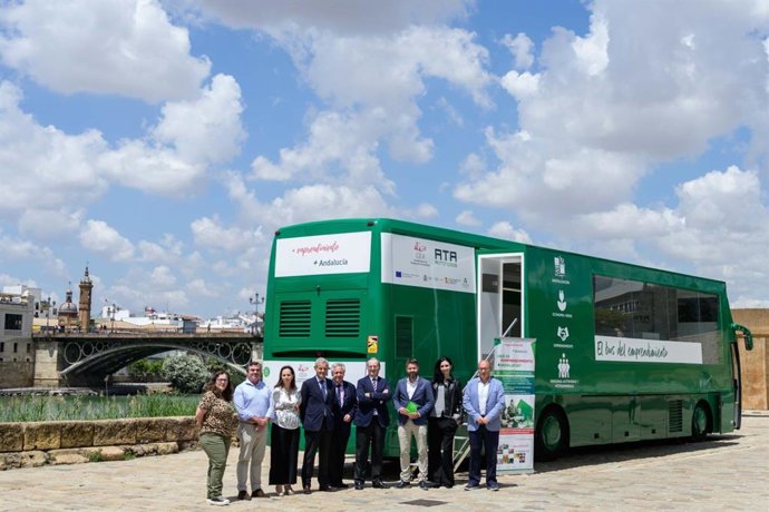 El 'Autobús del Emprendedor' impulsado por ATA y CEA.