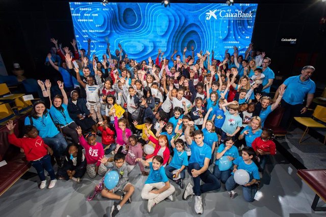CaixaBank celebra el cierre del 'Mes Social' en Madrid con una merienda solidaria para 70 niños en riesgo de exclusión