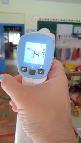 Archivo - Altas temperaturas en colegios, foto de recurso