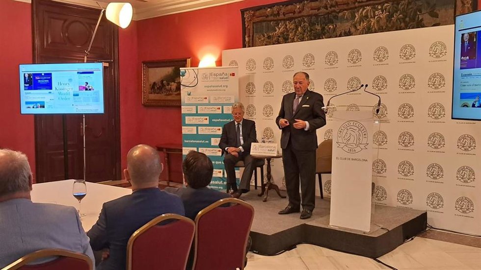 El exdirector del CNI y ex Jemad Félix Sanz Roldán durante su coloquio 'Hacia un nuevo orden mundial' en el Círculo Ecuestre de Barcelona.
