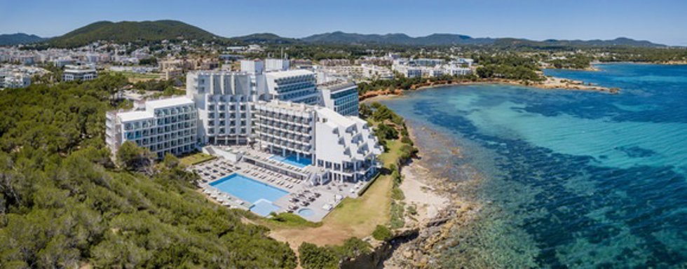 Banca March crea una joint venture con Meliá Hotels y adquiere el 80% de tres hoteles en Ibiza y Fuerteventura