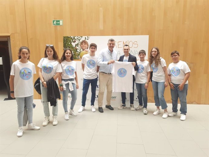 La Consejería de Desarrollo Educativo y Formación Profesional y la Fundación Caser ha concedido al IES José María Morón y Barrientos de Cumbres Mayores el premio autonómico en la modalidad Forma Joven en el Ámbito Educativo.