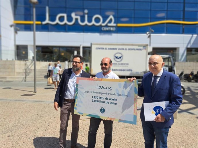 Larios Centro dona 3.000 litros de leche y más de 1.000 litros de aceite al Banco de Alimentos