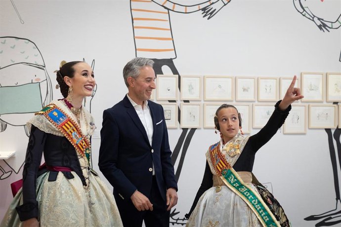 Las Fallas reconocen la labor multicultural del Centre del Carme