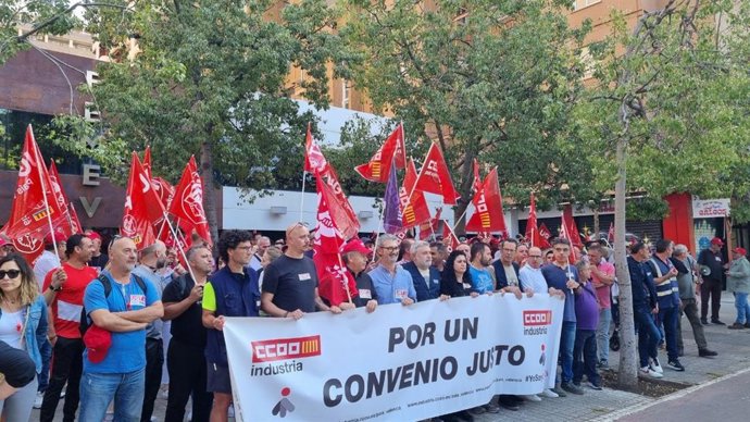 CCOO en la concentraciónpor un conveni just en el metall
