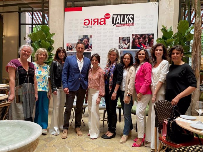 Foto de familia de la Gira Mujeres Talks de Coca-Cola en Mallorca
