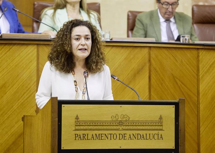 La portavoz del grupo Por Andalucía, Inmaculada Nieto, en el Pleno del Parlamento andaluz.