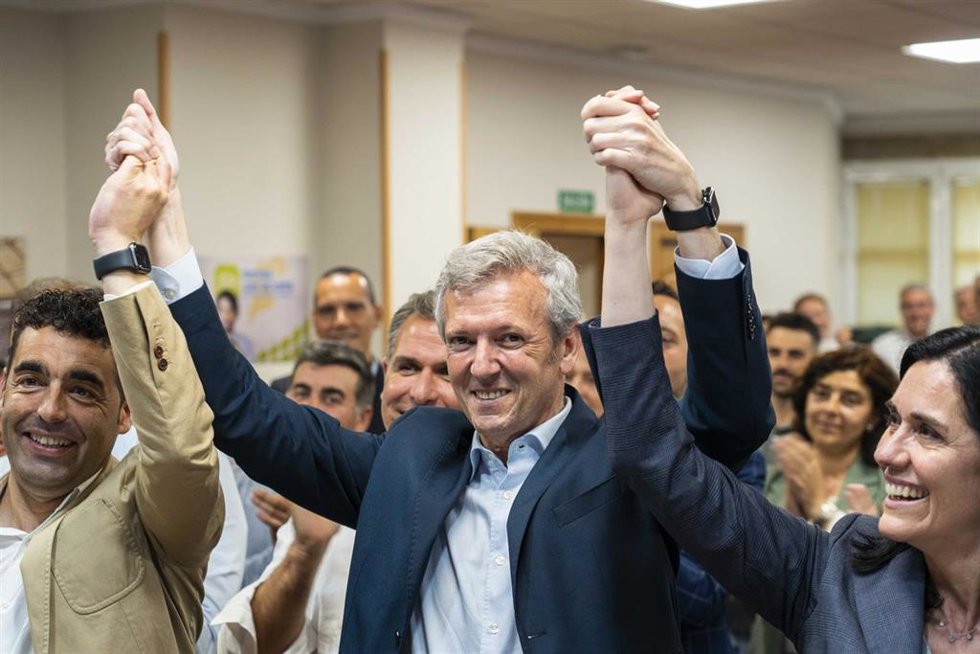 Alfonso Rueda, Luis López y Paula Prado en la junta directiva provincial del PP de Pontevedra
