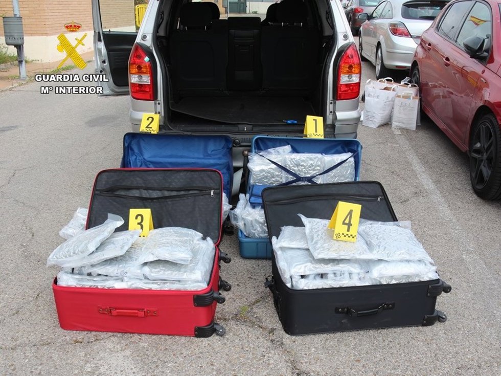 Cuatro detenidos por enviar marihuana a Irlanda con paquetes desde Orihuela y San Miguel de Salinas