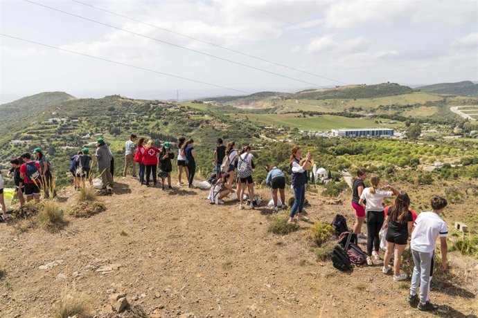 Archivo -  Inicio de la fase de reforestación del proyecto 'Cascos Verdes' en Sierra Bermeja.