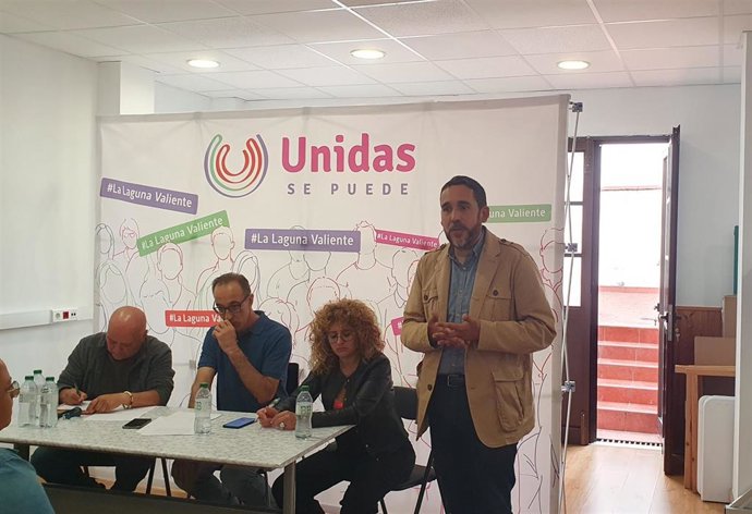 El candidato de Unidas se Puede a la Alcaldía de La Laguna, Rubens Ascanio, en una reunión de la asambles lagunera para dar cuenta del balance de campaña