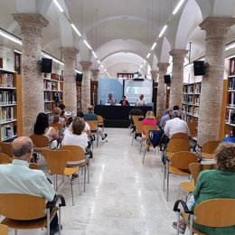 Curso d'estiu de la UNED Valncia a la Biblioteca Pública Pilar Faus (arxiu)