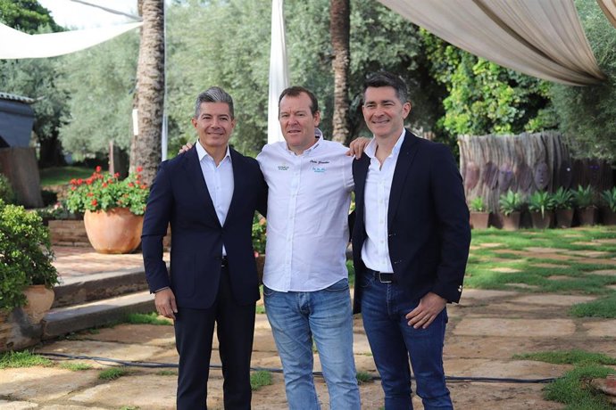 Archivo - Pedro Zaplana, director de Operaciones de Grupo Orenes; Pablo González, chef 2 estrellas Michelin, y Pedro García, director de Relaciones Institucionales de Grupo Orenes.