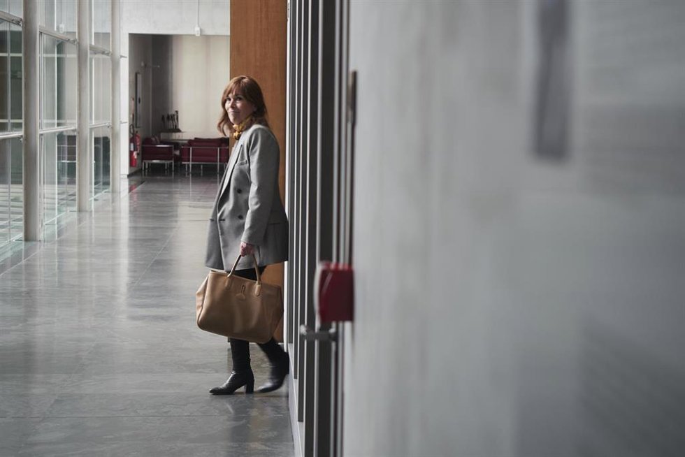 La candidata Uxue Barkos (Geroa Bai) llega a una reunión con la canidata del PSN para la Presidencia de Navarra, en el Parlamento foral, a 1 de junio de 2023, en Pamplona, Navarra (España).