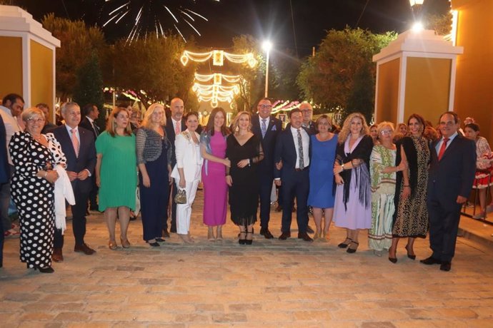 Alcalá de Guadaíra (Sevilla) inaugura su Feria con el accionado de la portada y la apertura del recinto ferial.