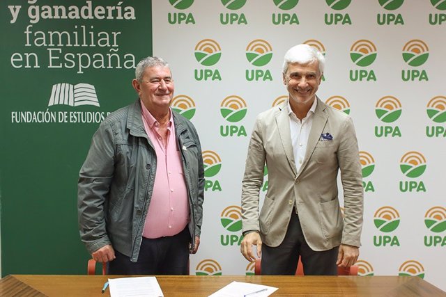 El presidente y consejero delegado de Deoleo, Ignacio Silva, y el secretario general de UPA, Lorenzo Ramos
