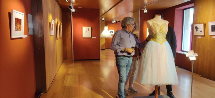 Fotografías, bocetos y trajes originales en la exposición 'Vestir la Danza' en La Merced hasta el 29 de junio