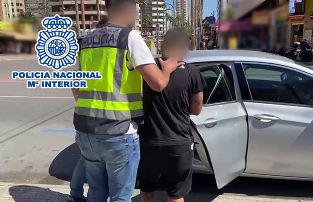 Nota De Prensa: "La Policía Nacional Detiene A Dos Miembros De Una Organización Criminal Que Se Hizo Mediante Phishing Con Tarjetas De Crédito De Víctimas De Toda España"