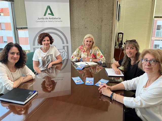Salud se compromete a mejorar y reforzar la coordinación con la Asociación Asperger de Cádiz
