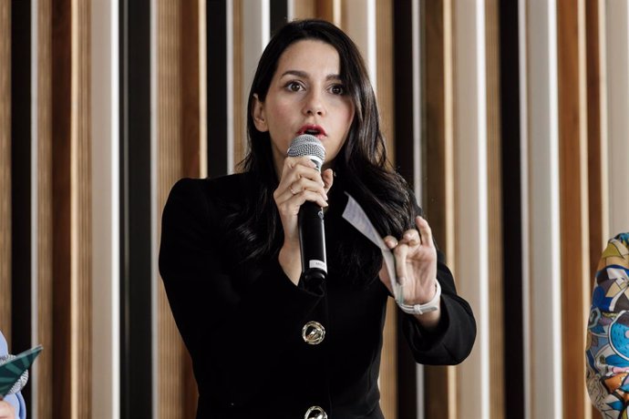 La portavoz de Ciudadanos (CS) en el Congreso, Inés Arrimadas, interviene durante un encuentro de Ciudadanos bajo el título, 'Mujeres radicalmente libres, en la Terraza Ginkgo a 22 de mayo de 2023, en Madrid (España). Este es el primer acto en el que a