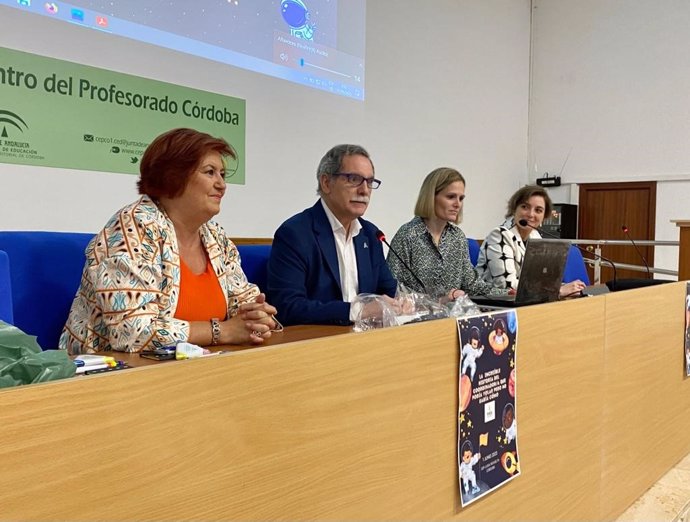 El delegado territorial de Desarrollo Educativo y Formación Profesional de la Junta de Andalucía, José Francisco Viso, en la jornada de 'Innicia'.