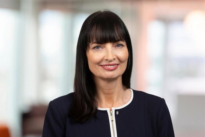 Archivo - A supplied undated image obtained Tuesday, August 16, 2022 shows BHP Australia President Geraldine Slattery posing for a photograph. (AAP Image/Supplied by BHP) NO ARCHIVING, EDITORIAL USE ONLY