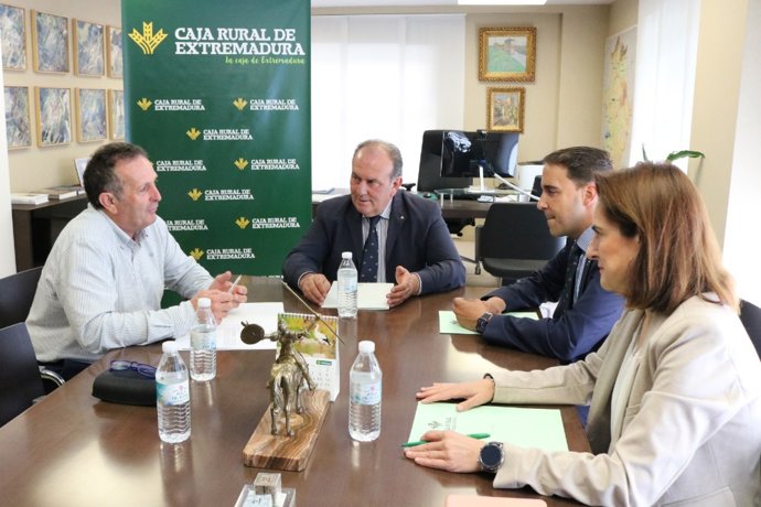 Caja Rural de Extremadura suscribe convenios con organizaciones agrarias para apoyar iniciativas sobre la PAC