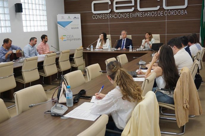 Momento de la jornada de presentación de FP para el Empleo con compromiso de contratación.