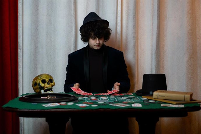 Alejandro Revuelta dirigirá el taller sobre mentalismo y magia en Potes, uno de los que sirven para despedir este sábado la primera edición de 'El Finde Vibra'